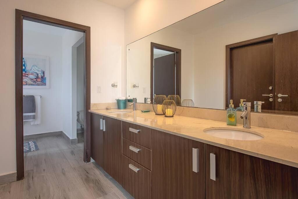Spacious and Modern Penthouse Condo