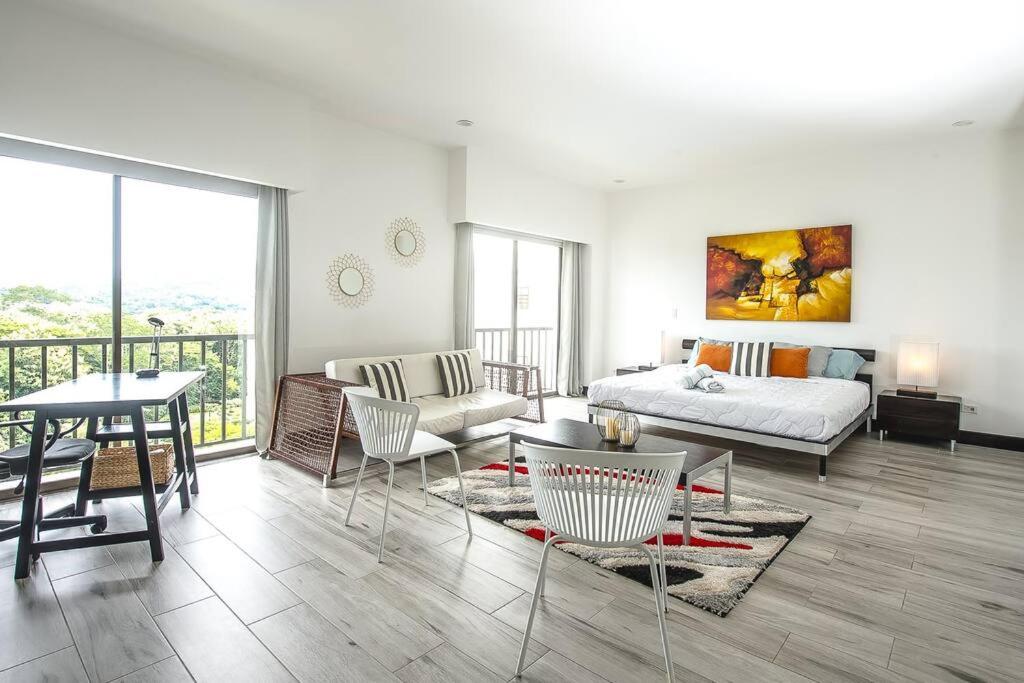 Spacious and Modern Penthouse Condo