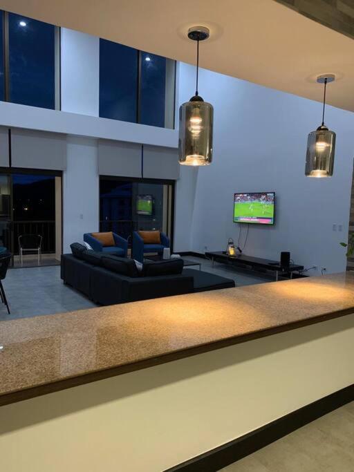Spacious and Modern Penthouse Condo