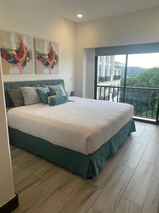 Spacious and Modern Penthouse Condo