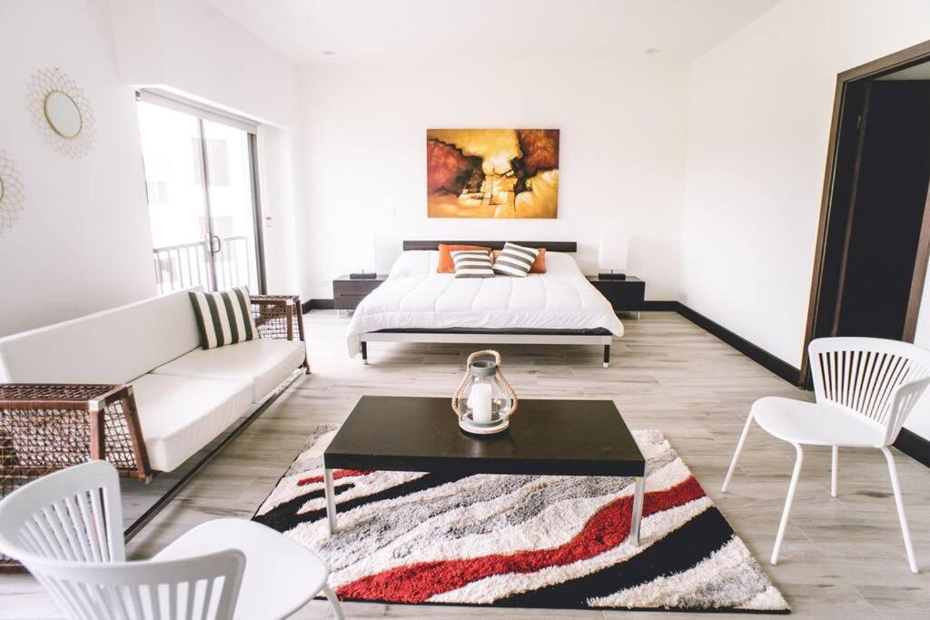 Spacious and Modern Penthouse Condo