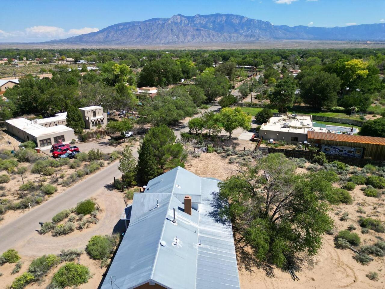 El Ranchito Alegre Taos-Style 3BR in Corrales view 3