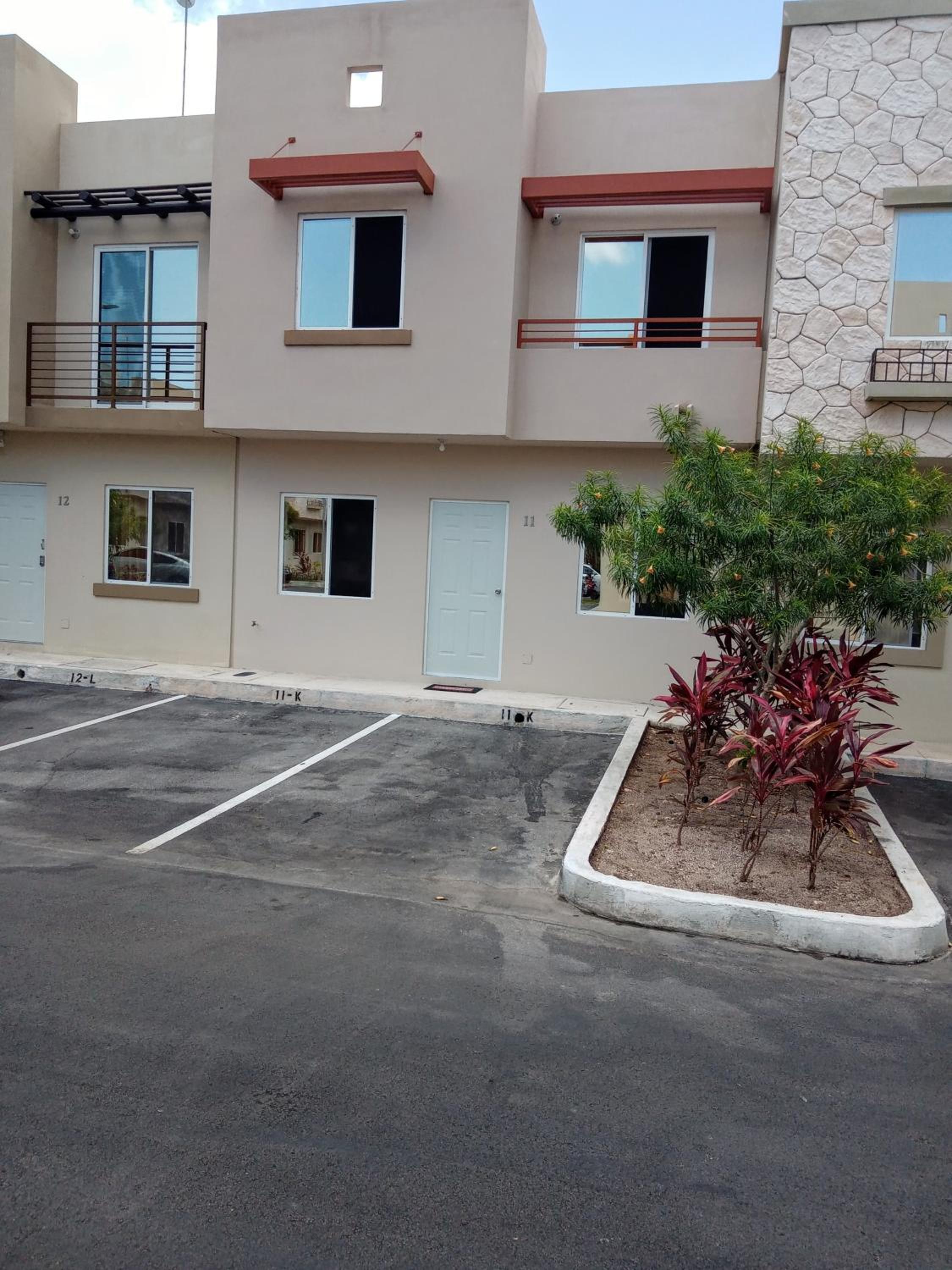 Casa RuiSu 2 plantas Amueblada alberca en Playa del Carmen Mayakoba seguridad bien ubicada jardines senderos comercios view 2
