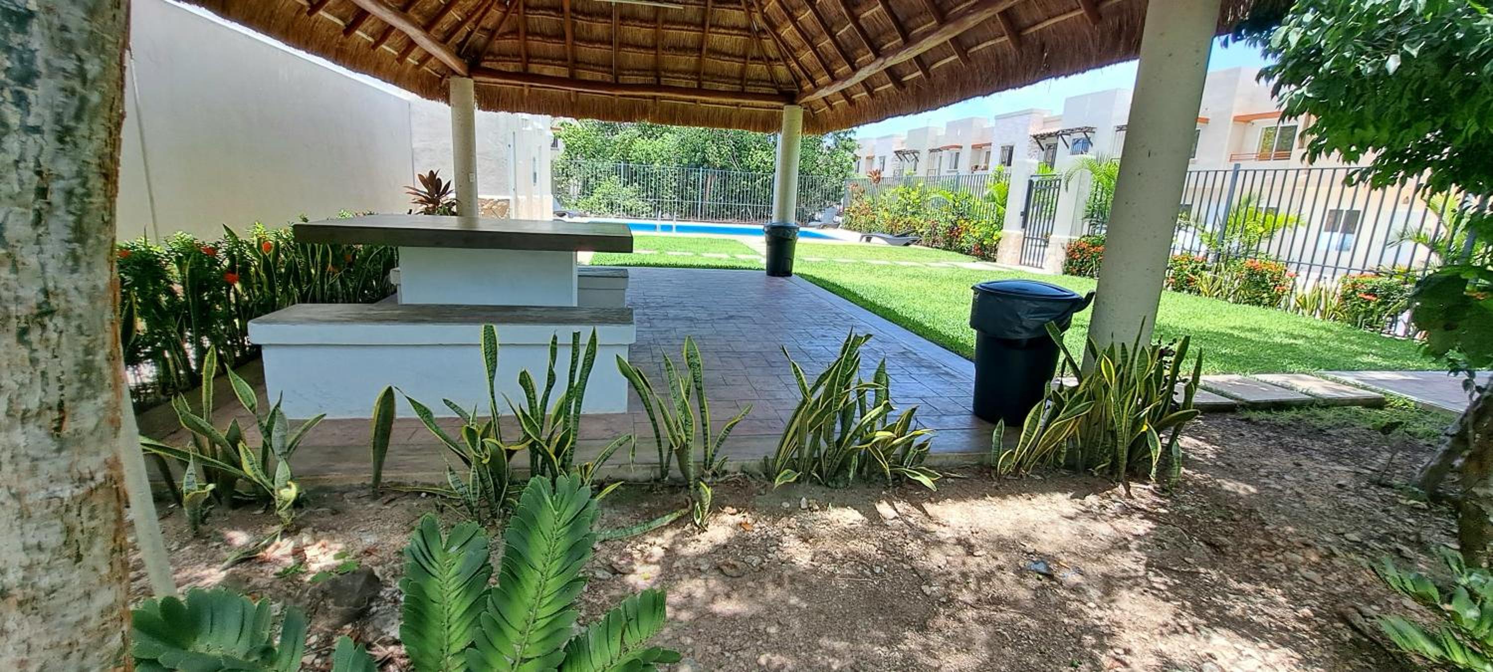Casa RuiSu 2 plantas Amueblada alberca en Playa del Carmen Mayakoba seguridad bien ubicada jardines senderos comercios view 3