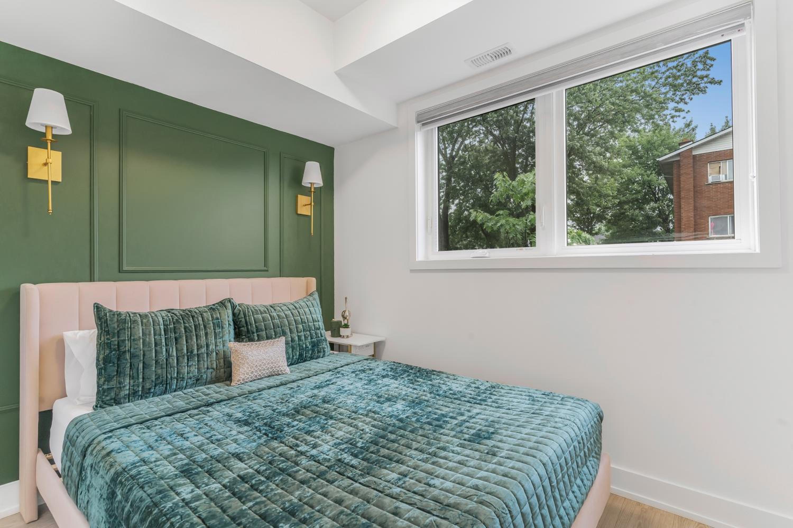 Vibrant 2BR Gateway with Free Parking & 7 Mins to the Falls