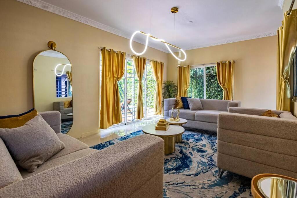 10 minutes from beach Villa with Pool view 2