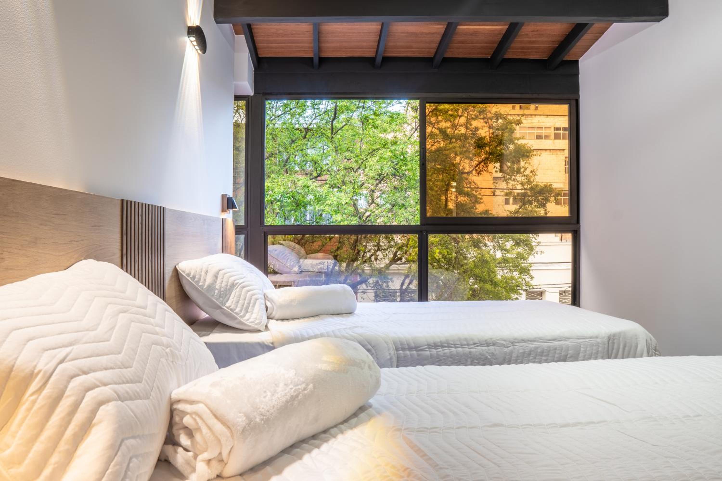 Modern Central Apt Laureles Medellin With 3 ACs