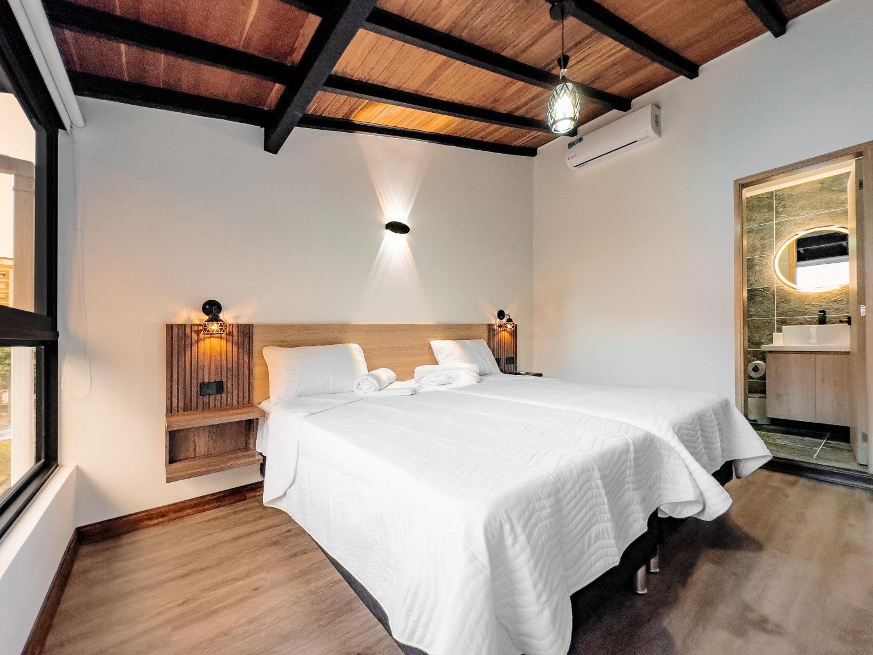 Modern Central Apt Laureles Medellin With 3 ACs