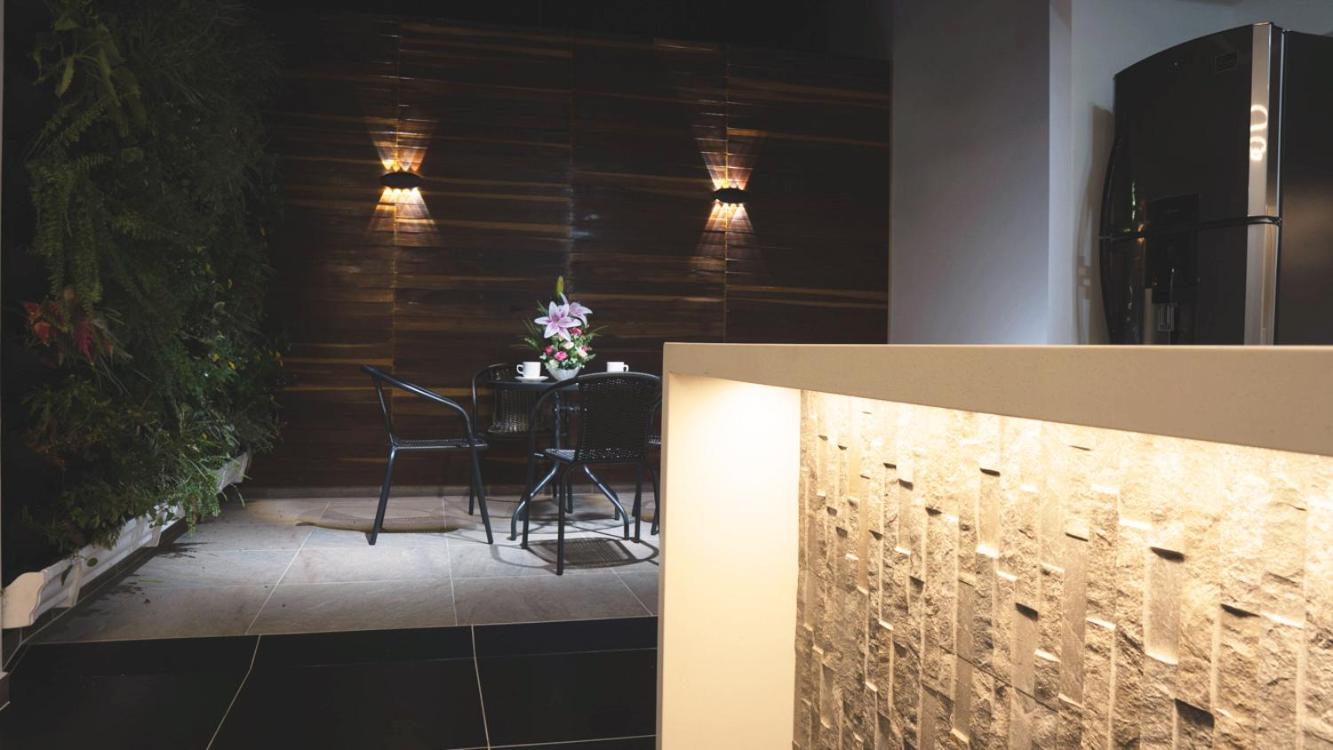 Modern Central Apt Laureles Medellin With 3 ACs