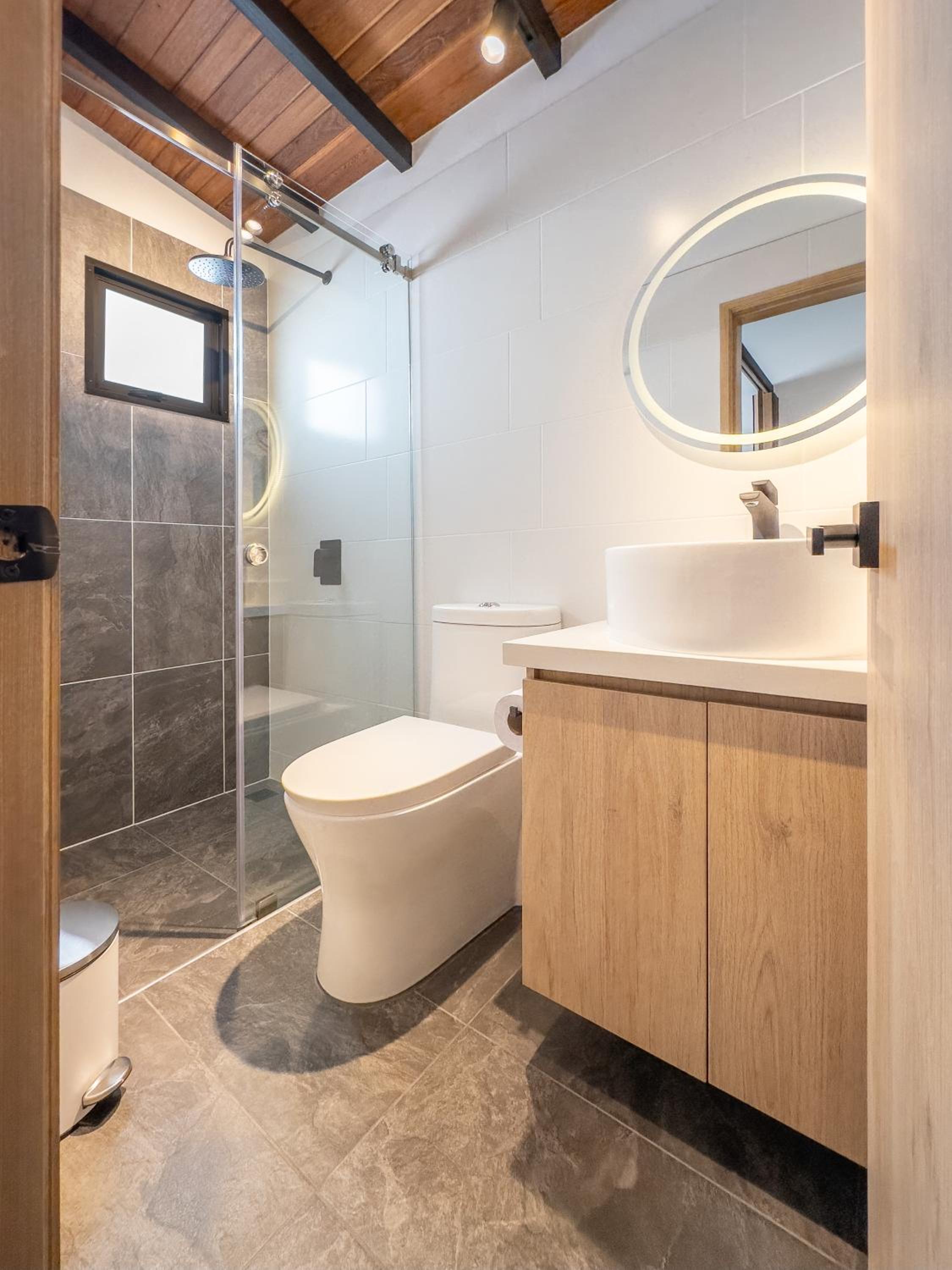 Modern Central Apt Laureles Medellin With 3 ACs