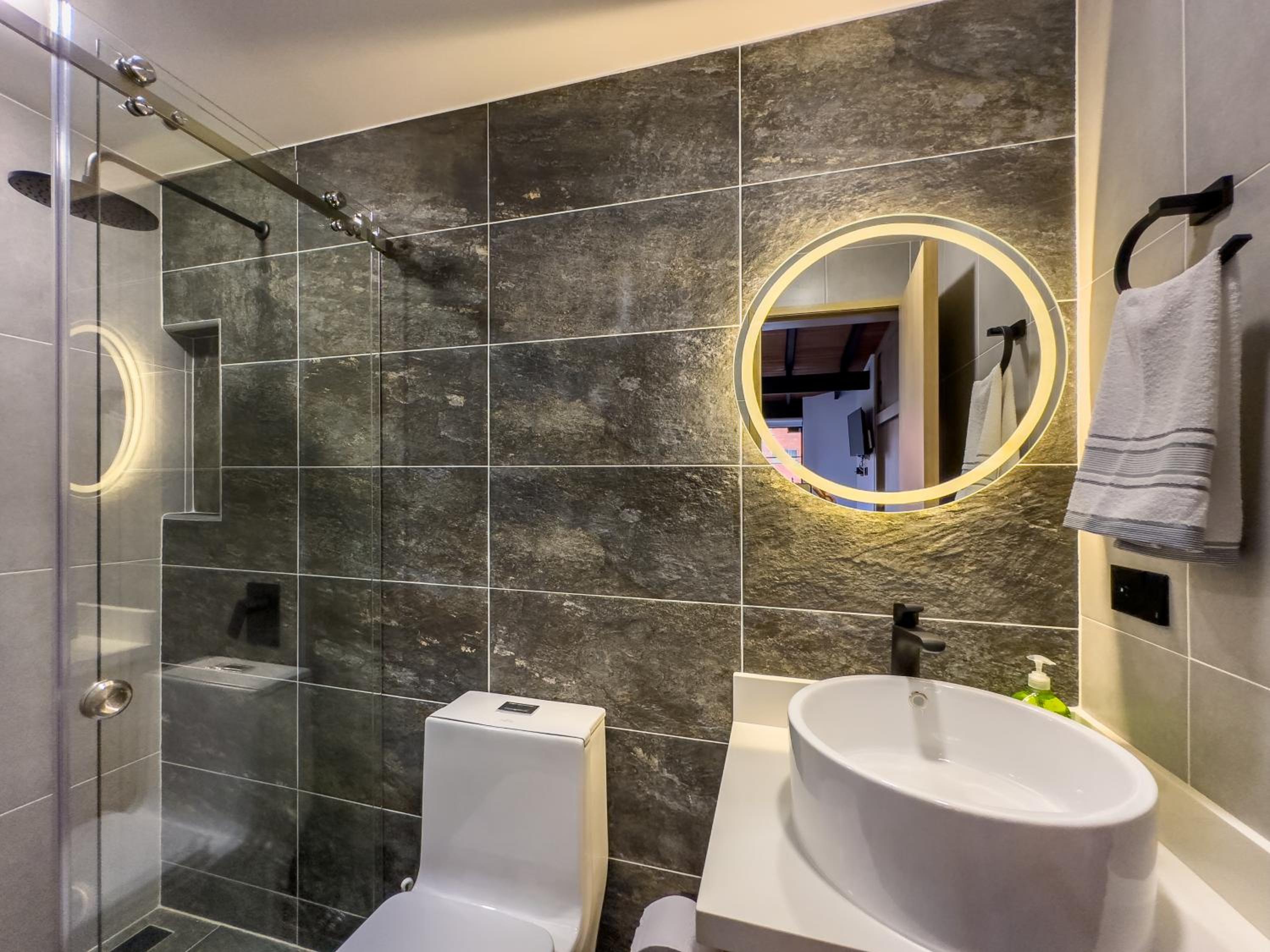 Modern Central Apt Laureles Medellin With 3 ACs