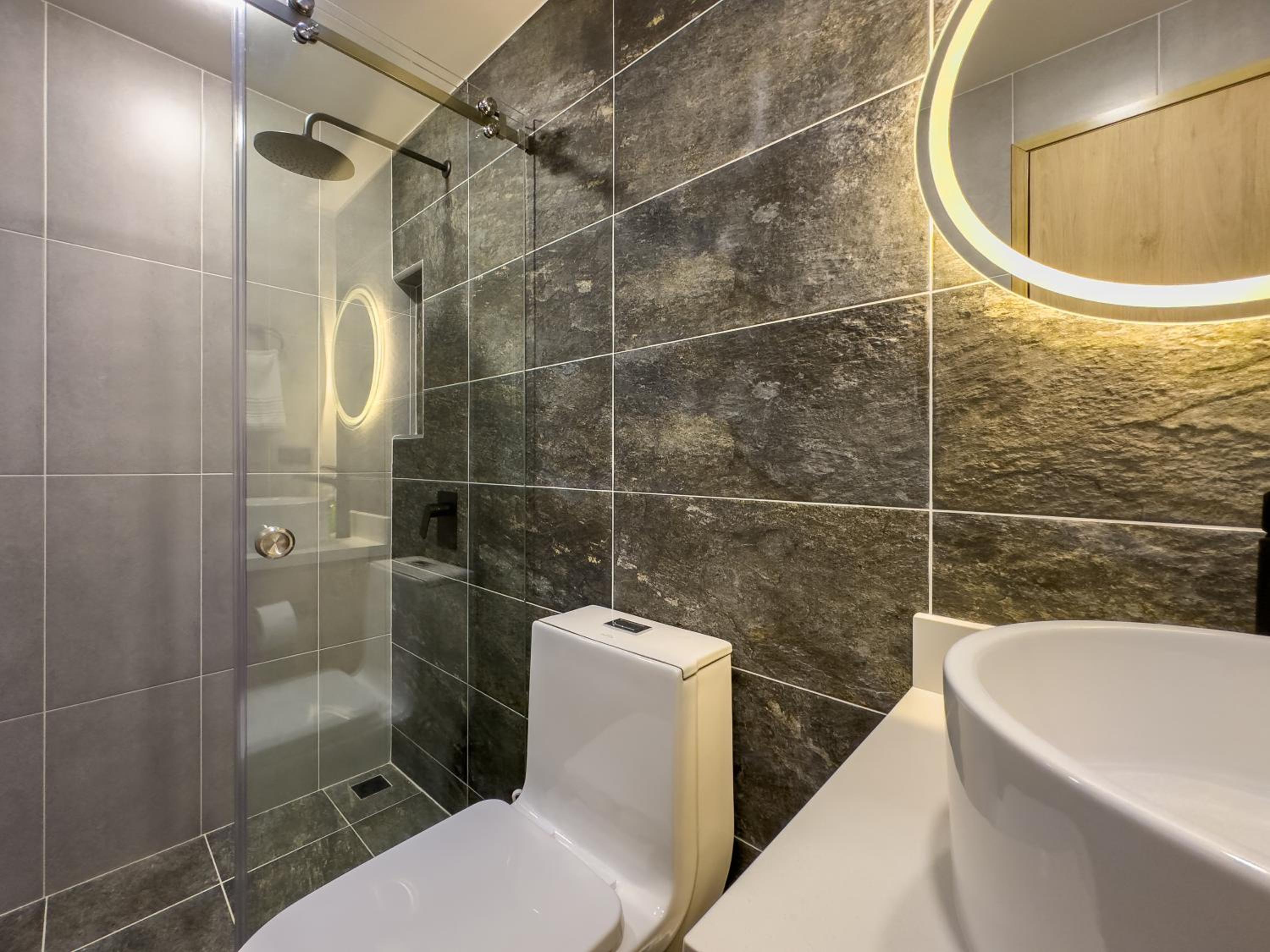 Modern Central Apt Laureles Medellin With 3 ACs