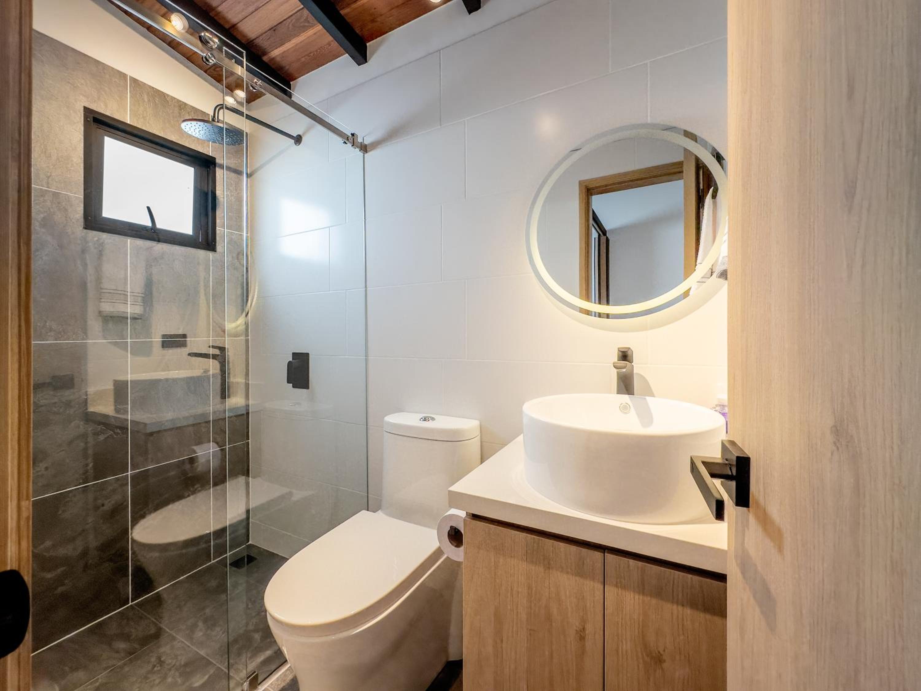 Modern Central Apt Laureles Medellin With 3 ACs