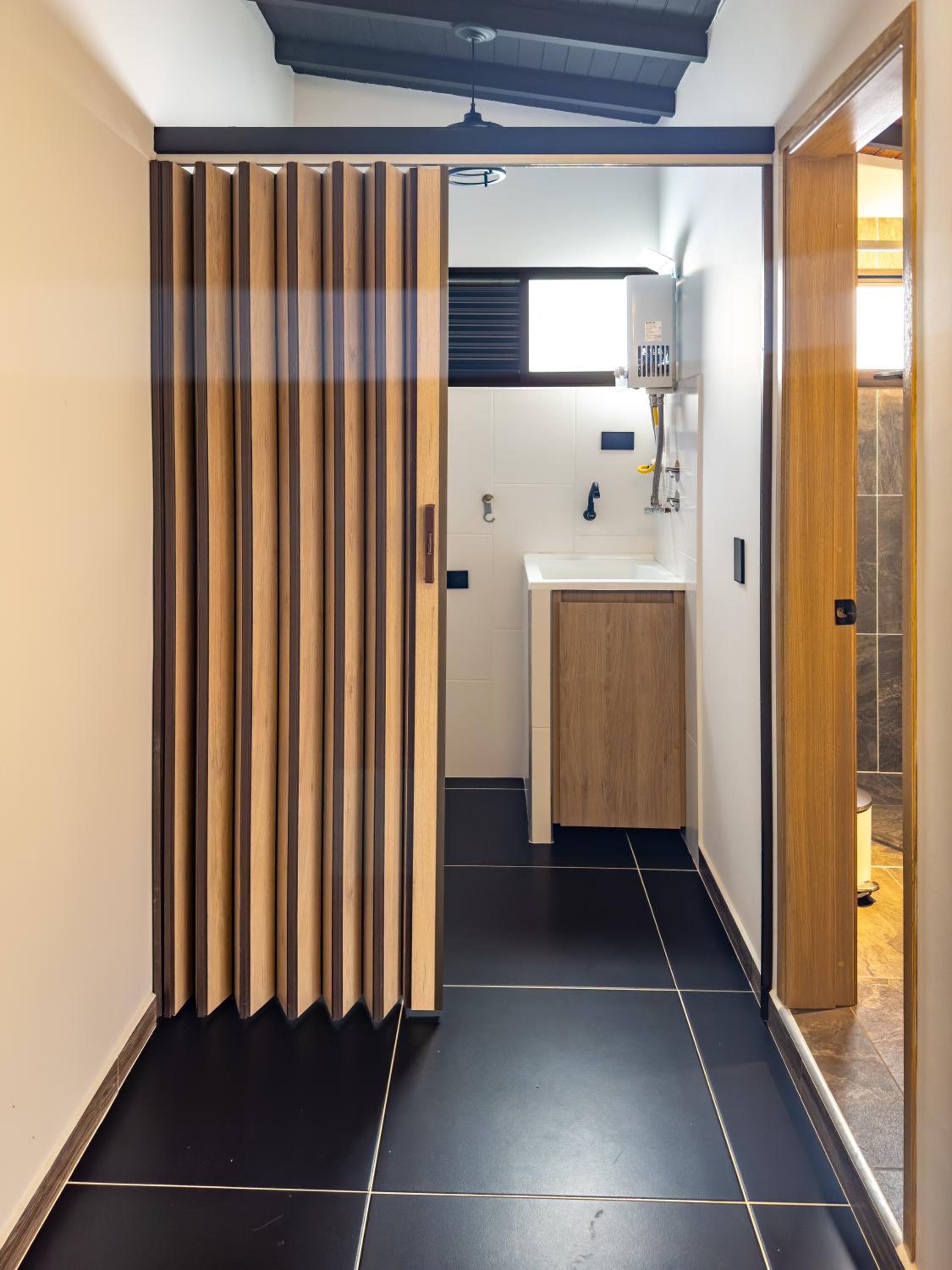 Modern Central Apt Laureles Medellin With 3 ACs