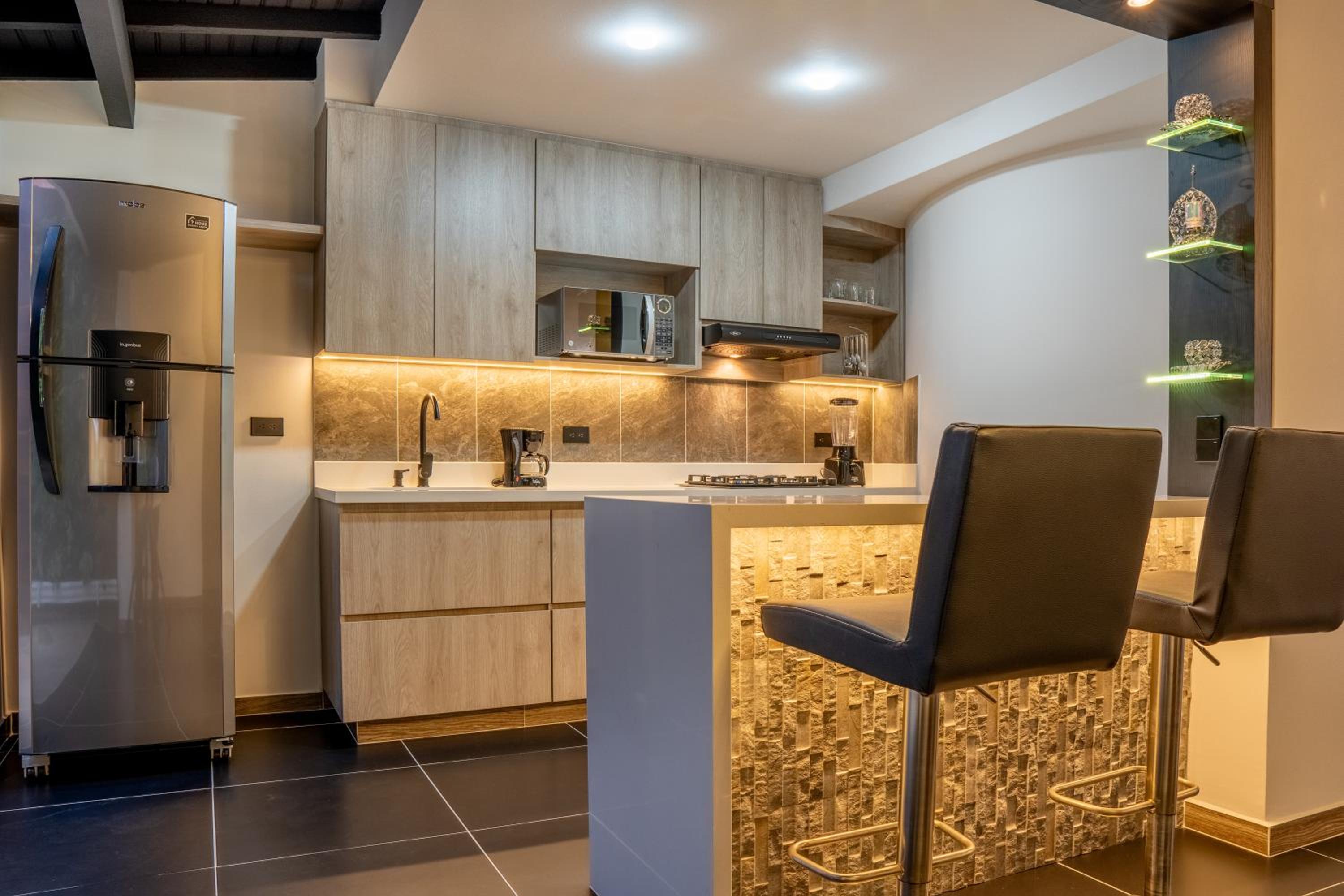 Modern Central Apt Laureles Medellin With 3 ACs