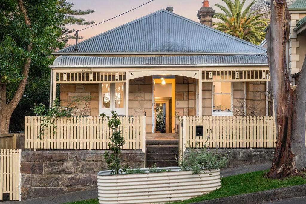 Charming Cammeray Cottage in Heart of Sydney