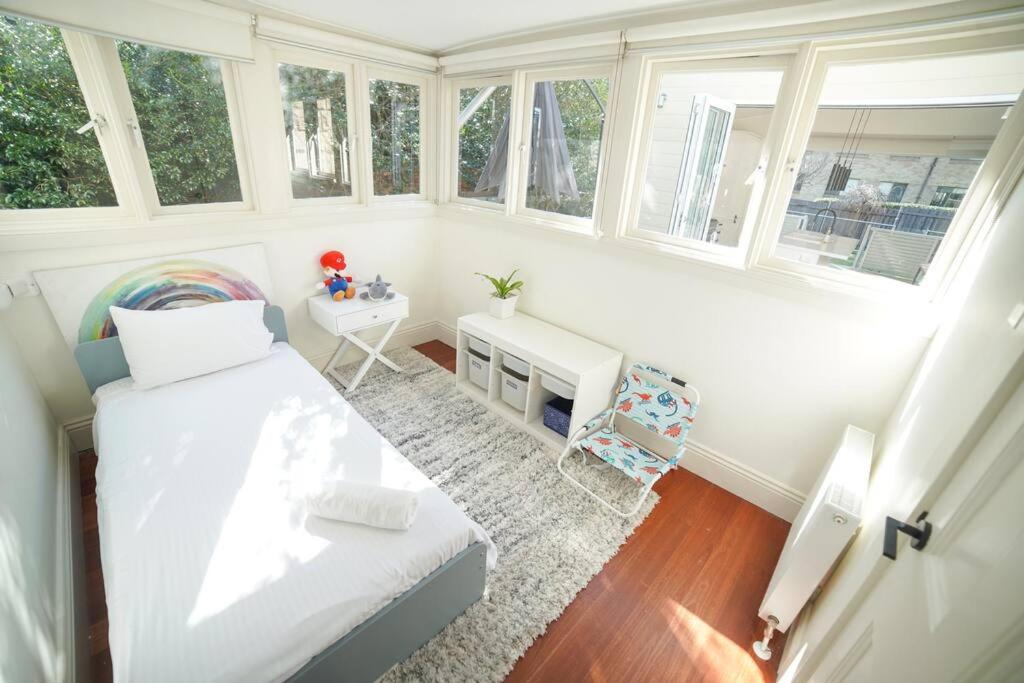 Charming Cammeray Cottage in Heart of Sydney