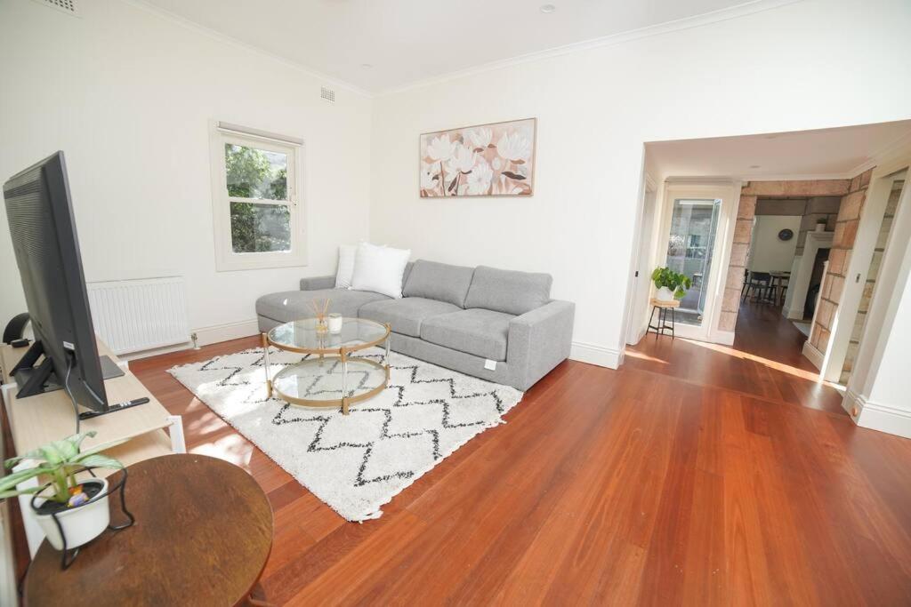 Charming Cammeray Cottage in Heart of Sydney