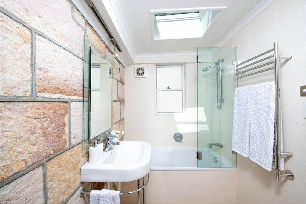 Charming Cammeray Cottage in Heart of Sydney