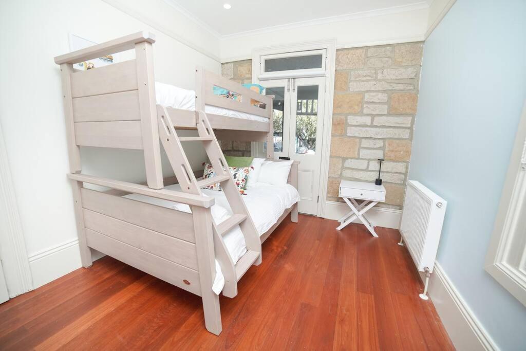Charming Cammeray Cottage in Heart of Sydney
