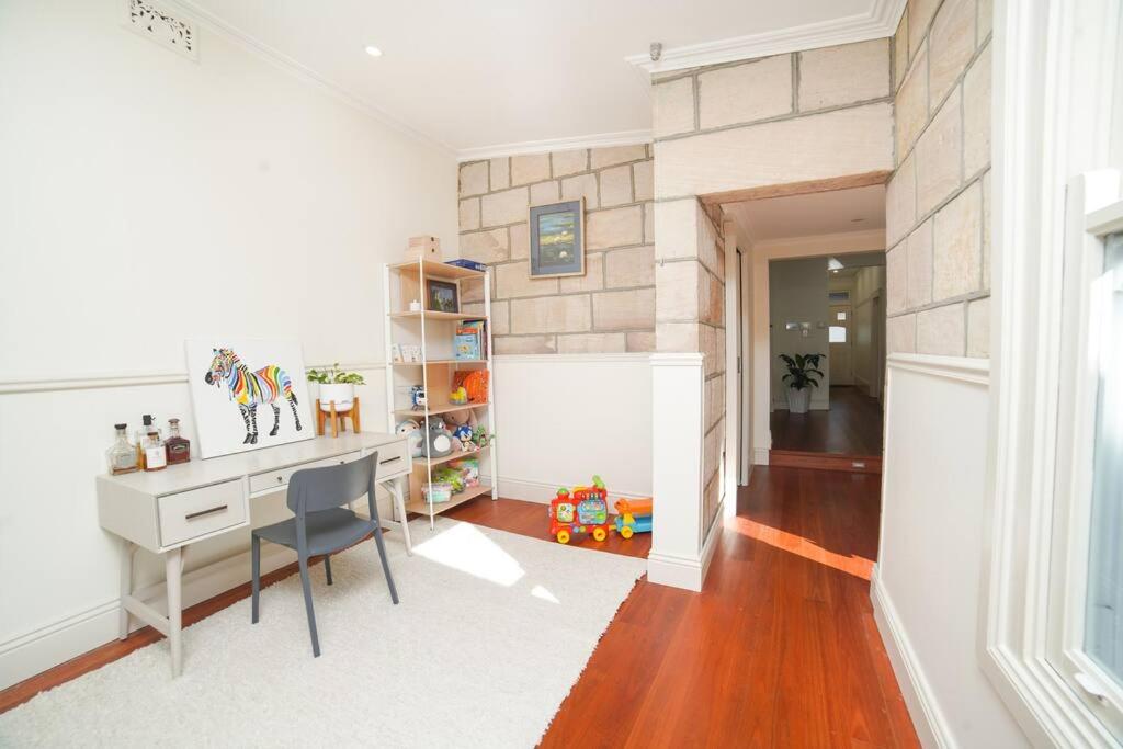 Charming Cammeray Cottage in Heart of Sydney