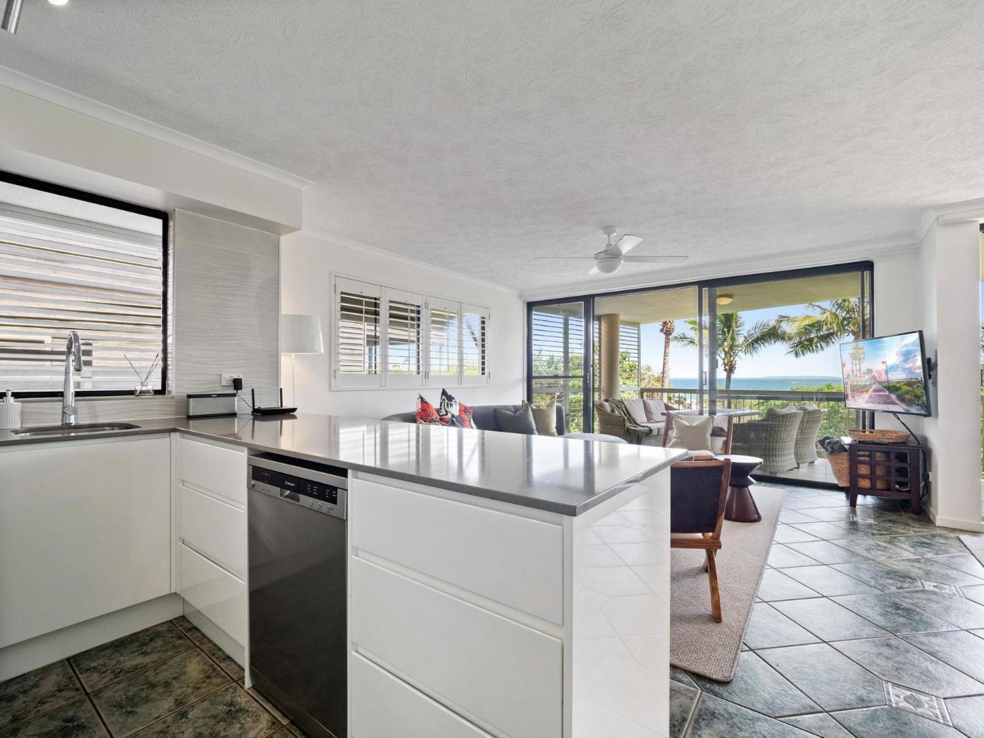 Mooloomba Two by Discover Stradbroke view 4