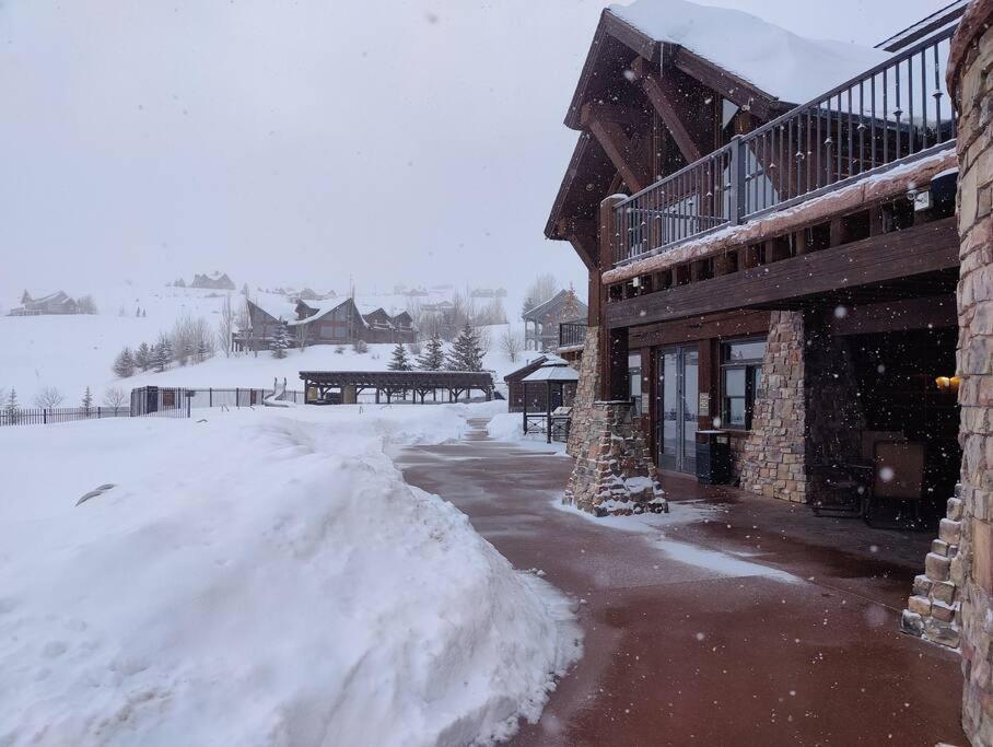 Paradise View Lodge - Amazing Lake Views, Playroom, Pool, HotTub!