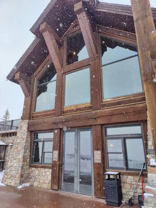 Paradise View Lodge - Amazing Lake Views, Playroom, Pool, HotTub!
