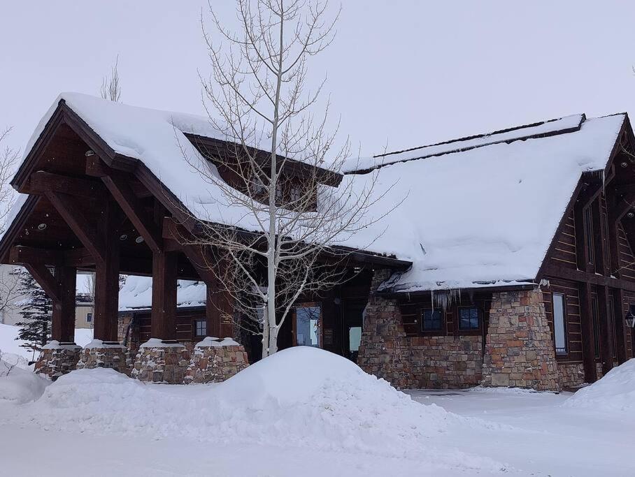 Paradise View Lodge - Amazing Lake Views, Playroom, Pool, HotTub!