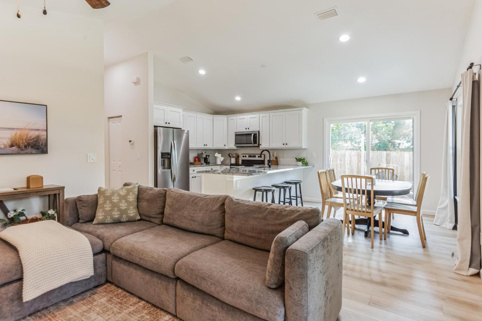 Quaint Cottage & Family Friendly Retreat view 2