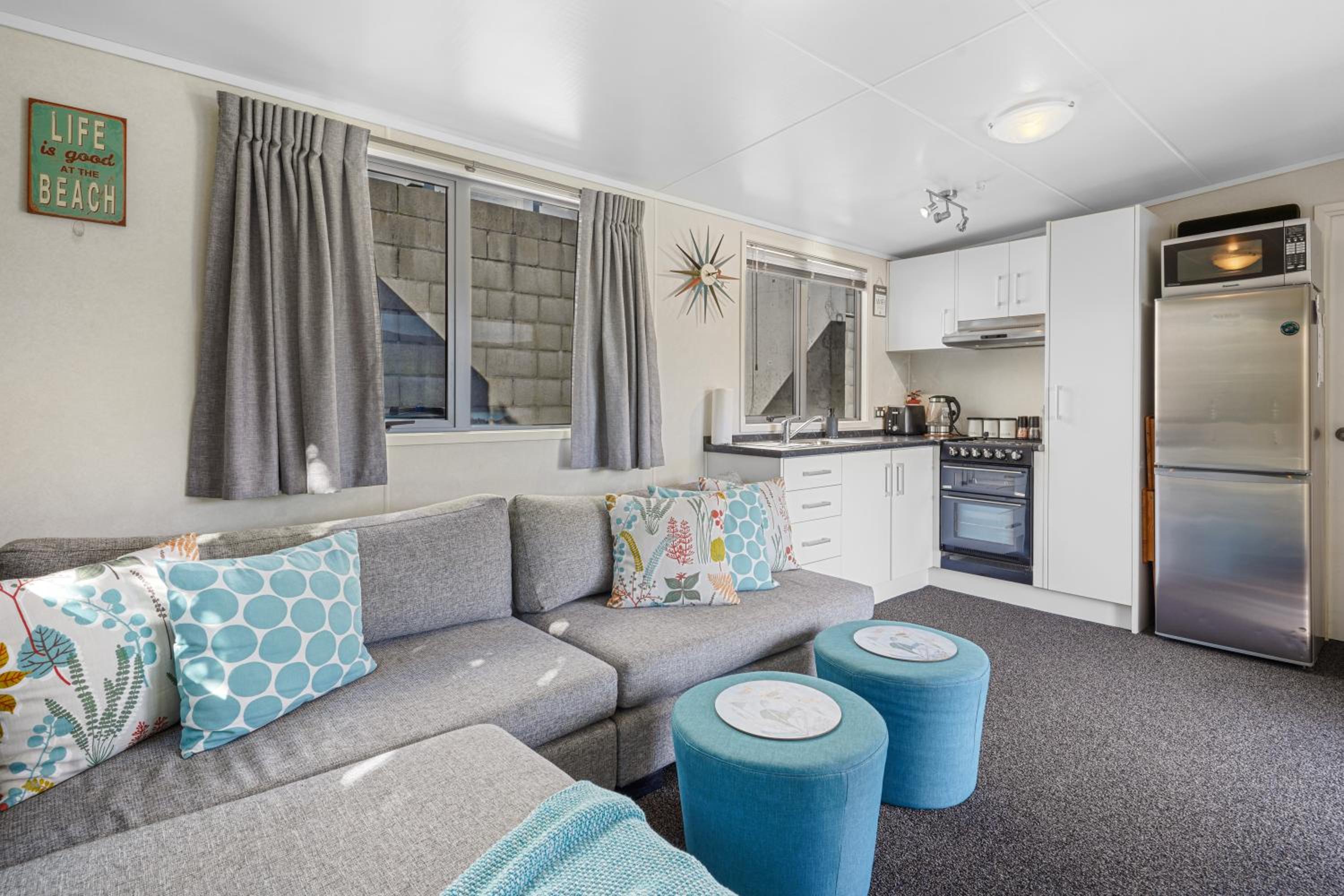 Hector's Tiny House - Akaroa Holiday Home view 2