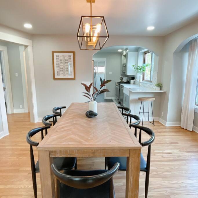 4 Br charming Bungalow Near Liberty Park and Sugarhouse view 5