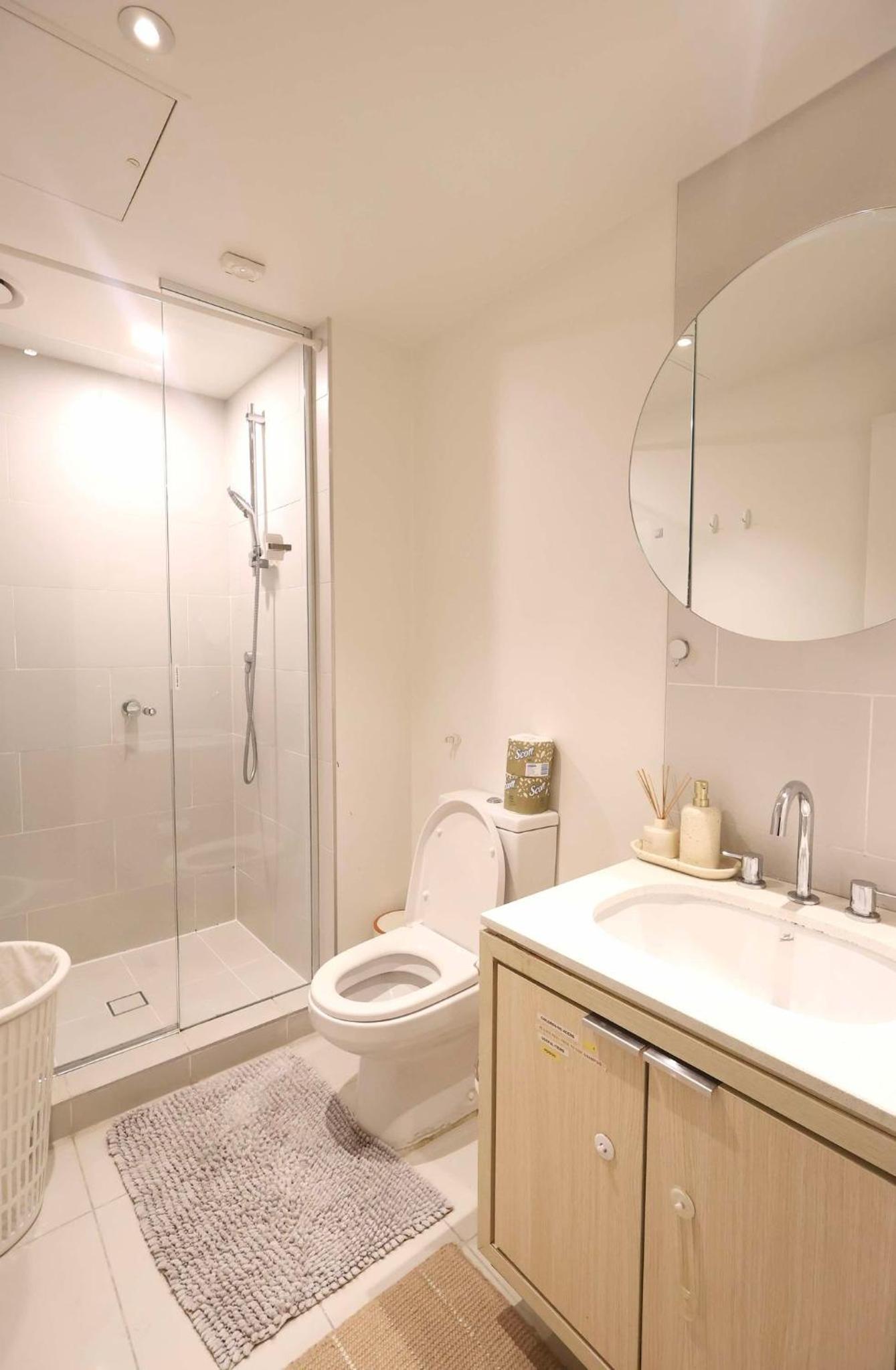 Entire 1 BR Southbank Apartment - Gym Pool Sauna 1 step to Crown Casino
