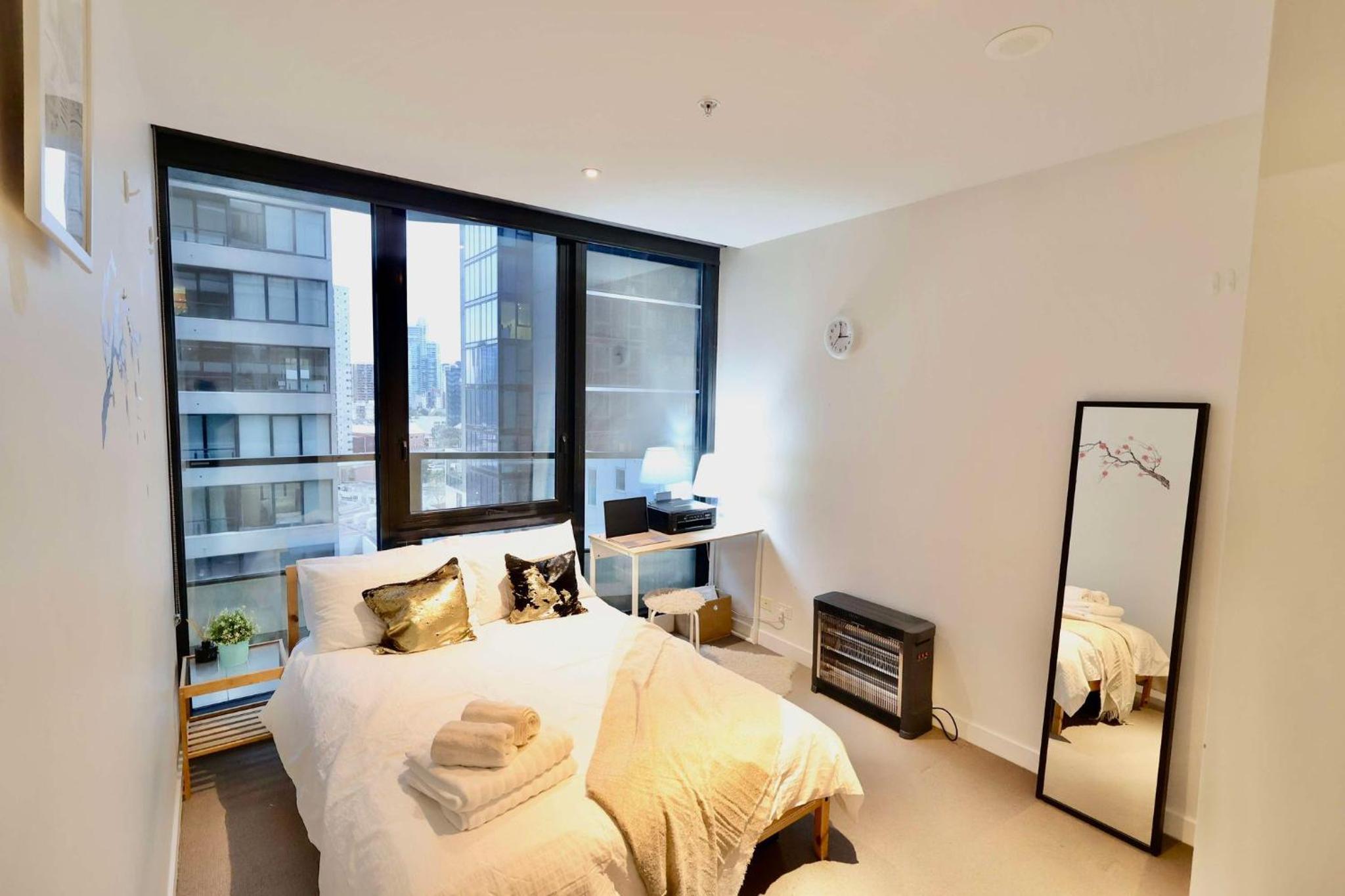 Entire 1 BR Southbank Apartment - Gym Pool Sauna 1 step to Crown Casino