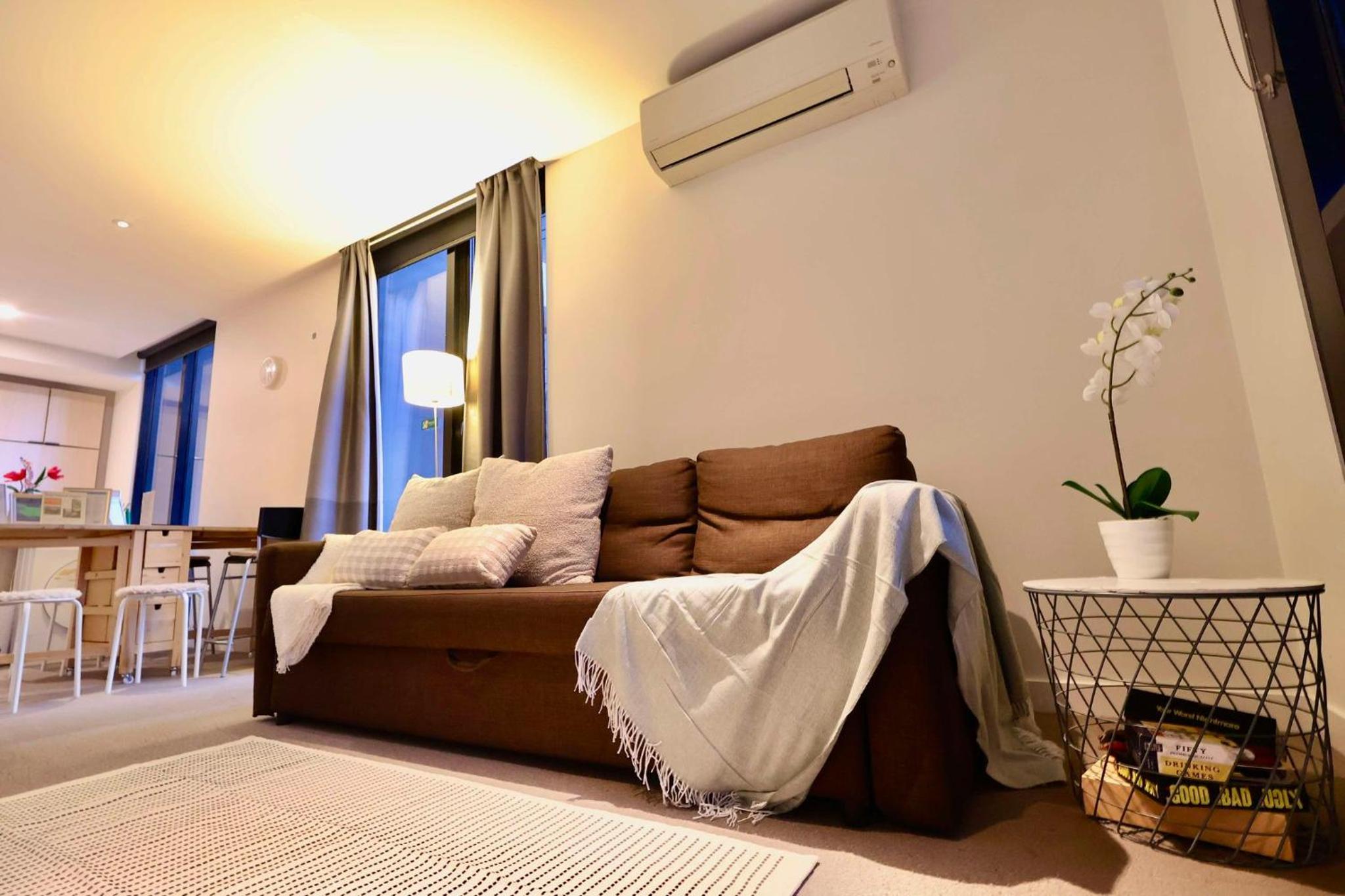 Entire 1 BR Southbank Apartment - Gym Pool Sauna 1 step to Crown Casino