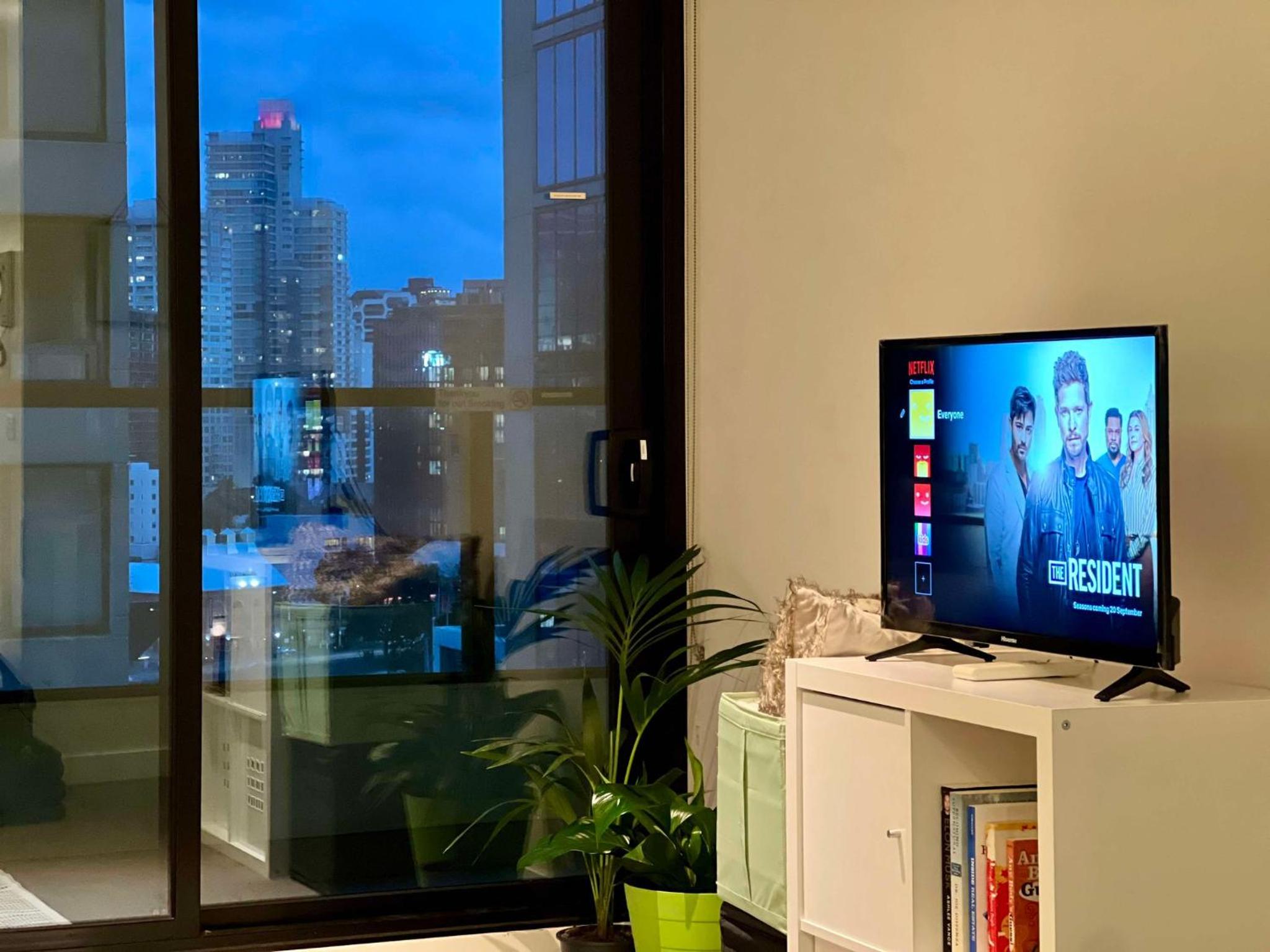 Entire 1 BR Southbank Apartment - Gym Pool Sauna 1 step to Crown Casino