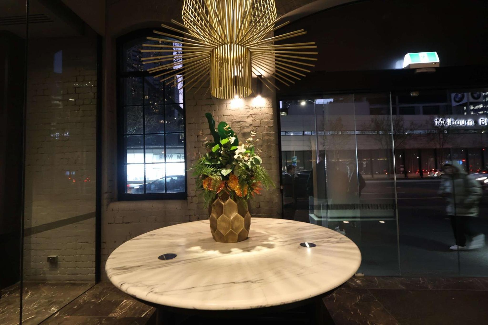 Entire 1 BR Southbank Apartment - Gym Pool Sauna 1 step to Crown Casino