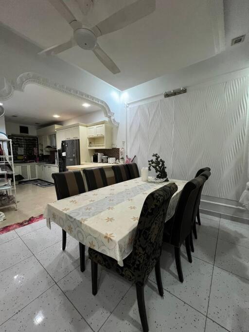 Mael's Homestay Seksyen 16 Shah Alam photo 4