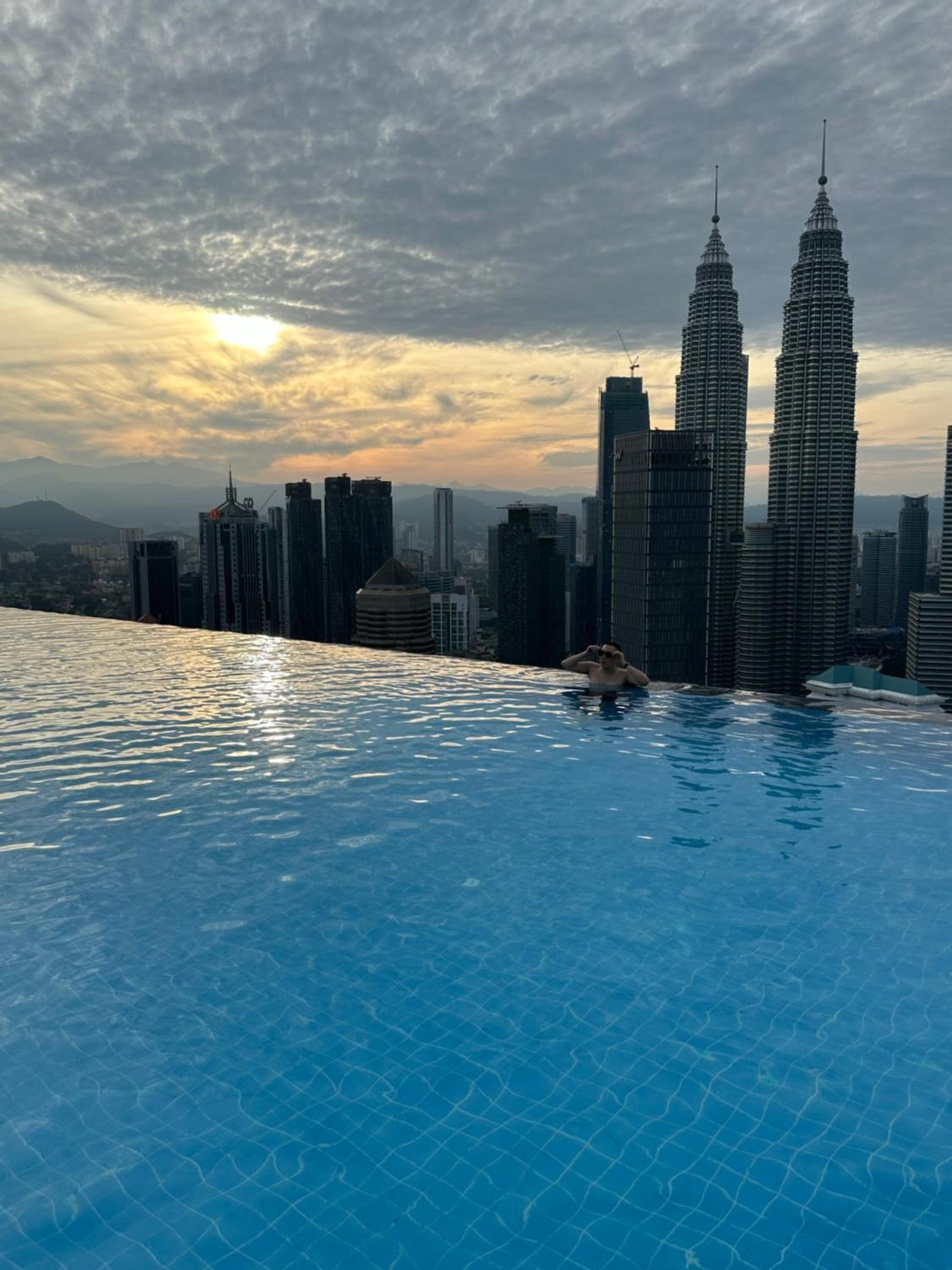 Platinum suites 2 klcc by BHS