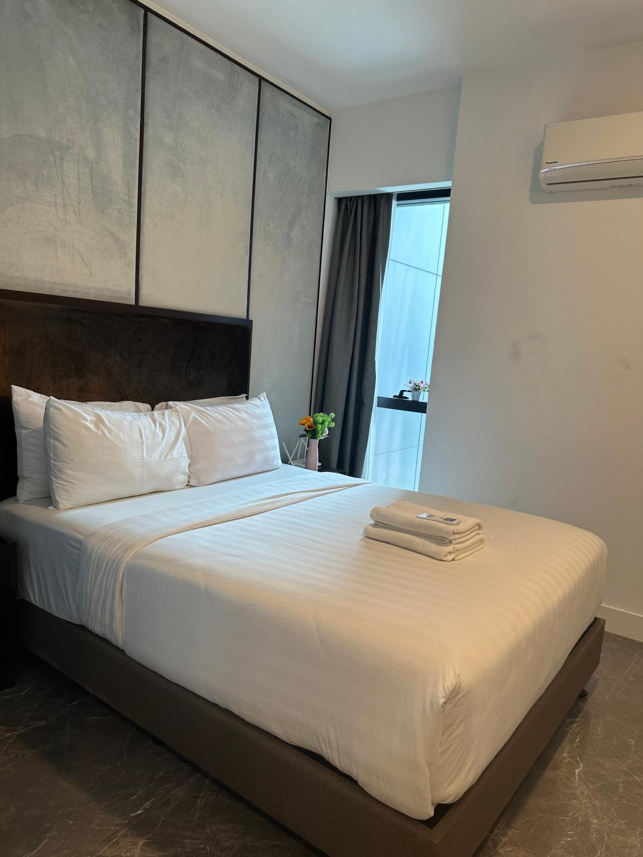 Platinum suites 2 klcc by BHS