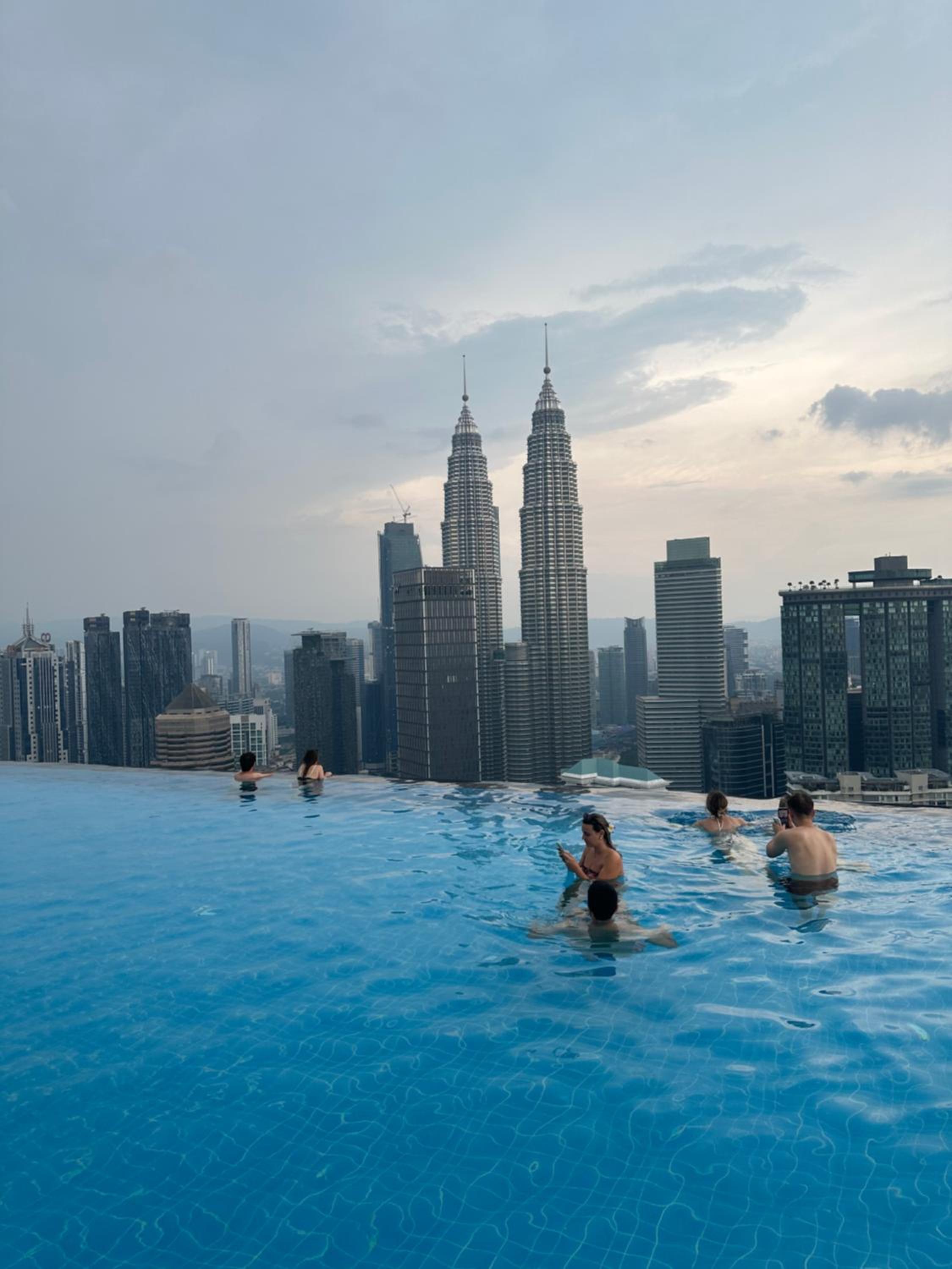 Platinum suites 2 klcc by BHS