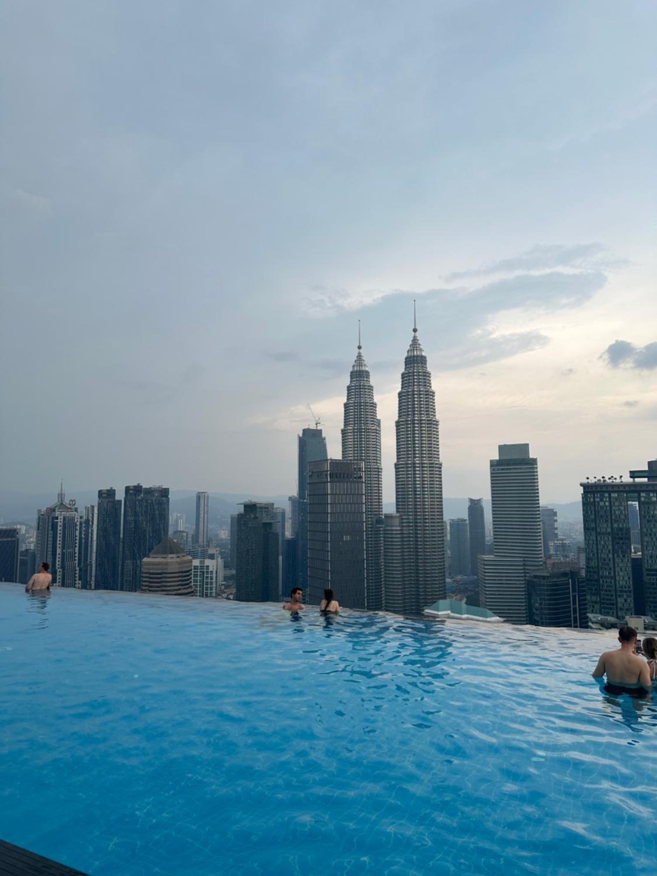Platinum suites 2 klcc by BHS