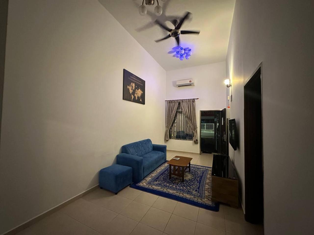 three bedroom tarraced house - RainaHomestay Pasir Gudang photo 8