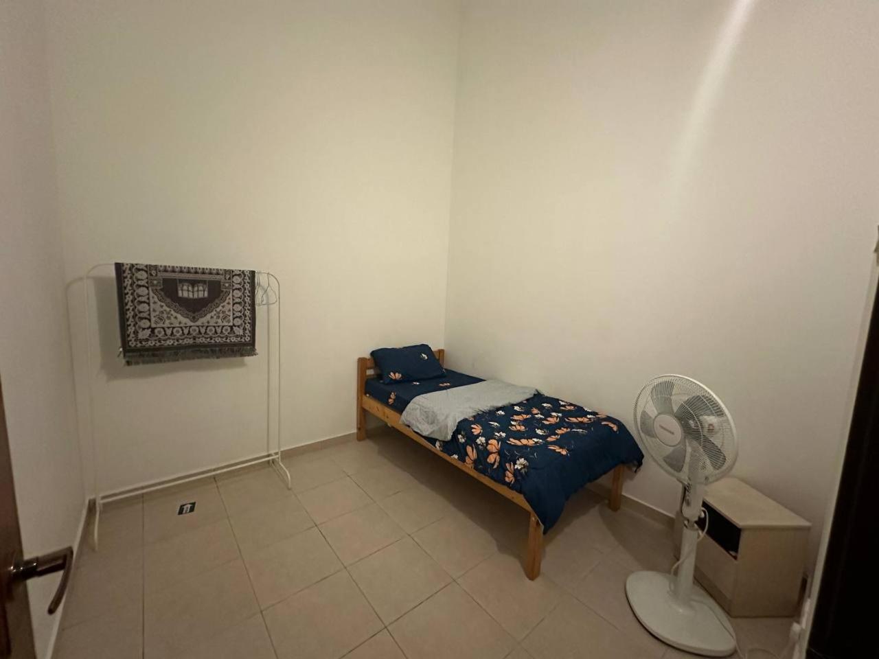 three bedroom tarraced house - RainaHomestay Pasir Gudang photo 4