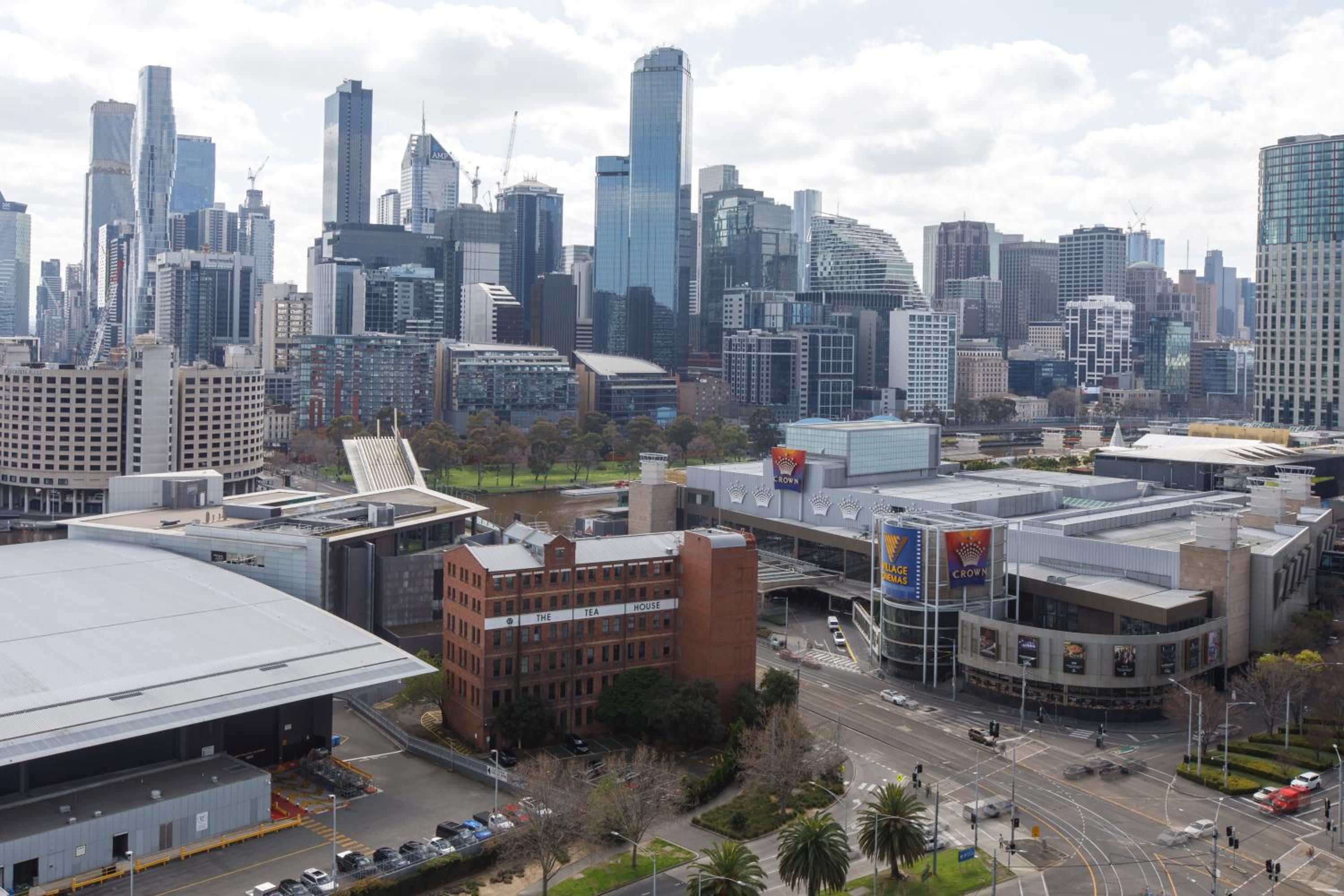 Modern Nomads Stunning City & River View 3BR with Carpark