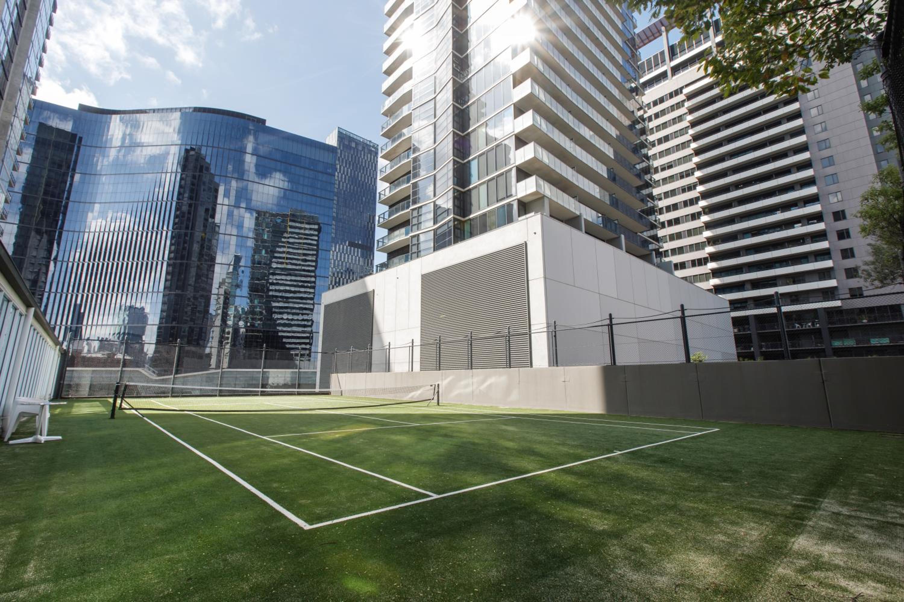 Modern Nomads Stunning City & River View 3BR with Carpark