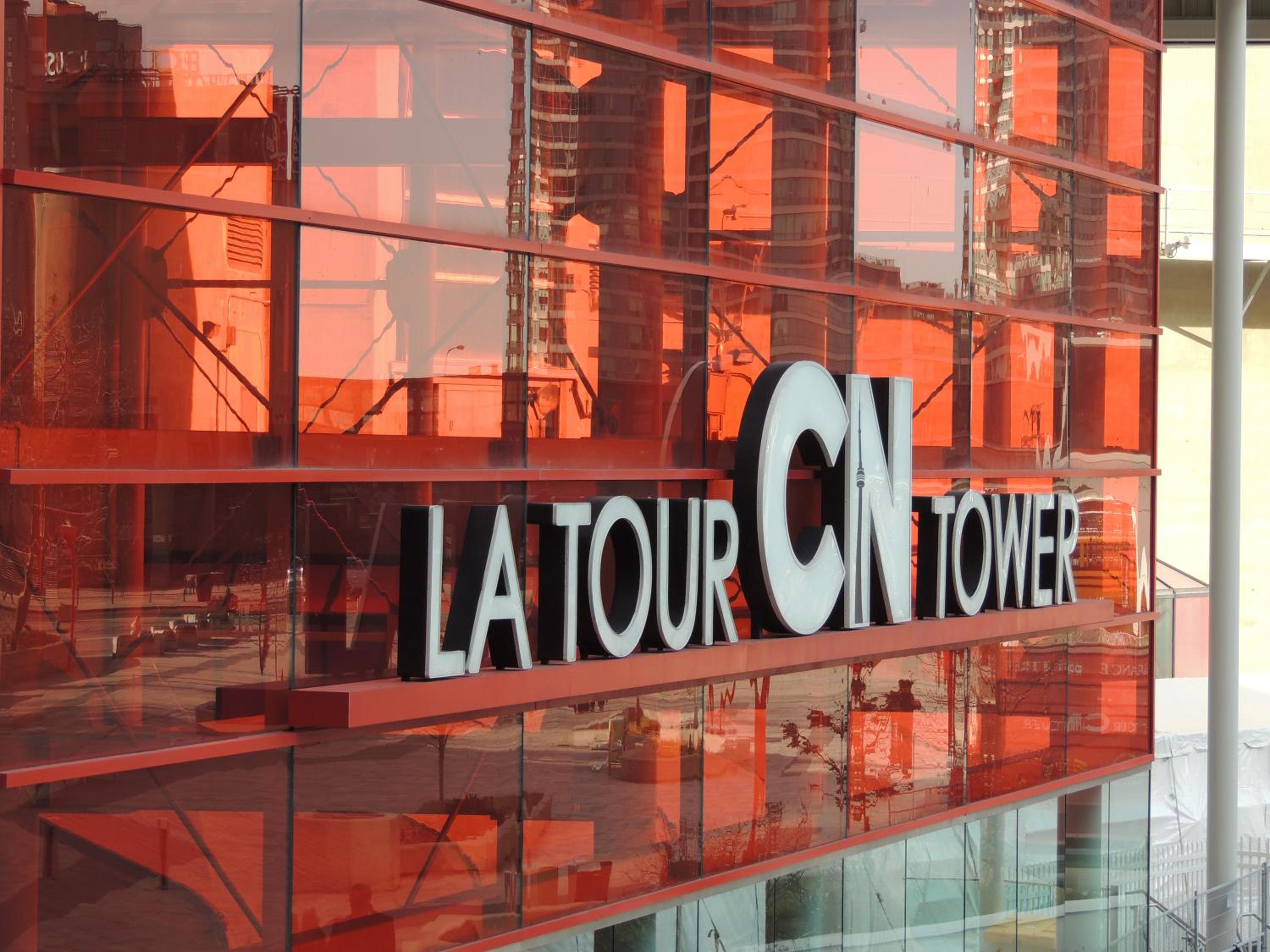 TVHR - Luxury Condos in Heart of Downtown with Breakfast