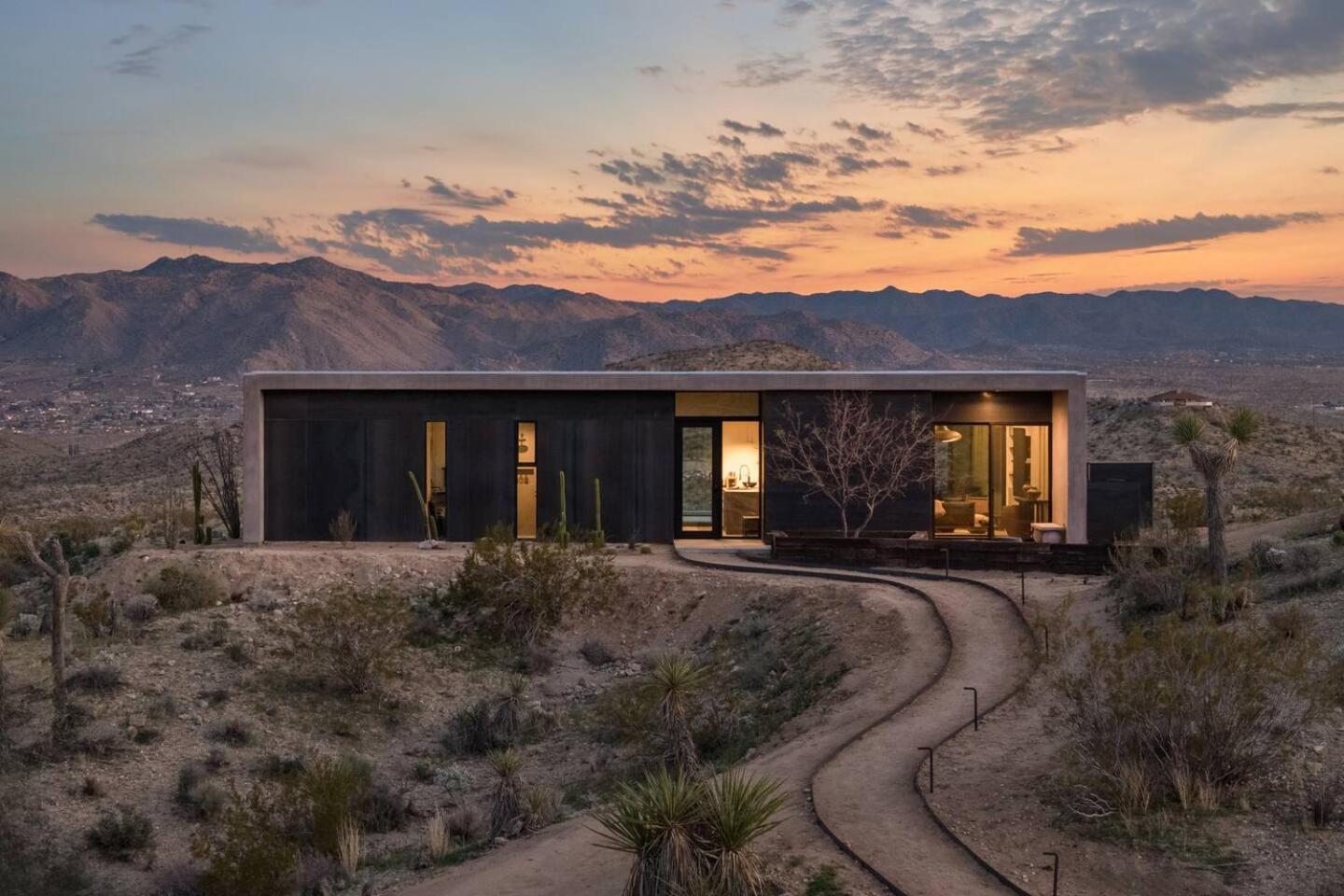 Yin And Yang The Perfect Joshua Tree Retreat - Property Image 78