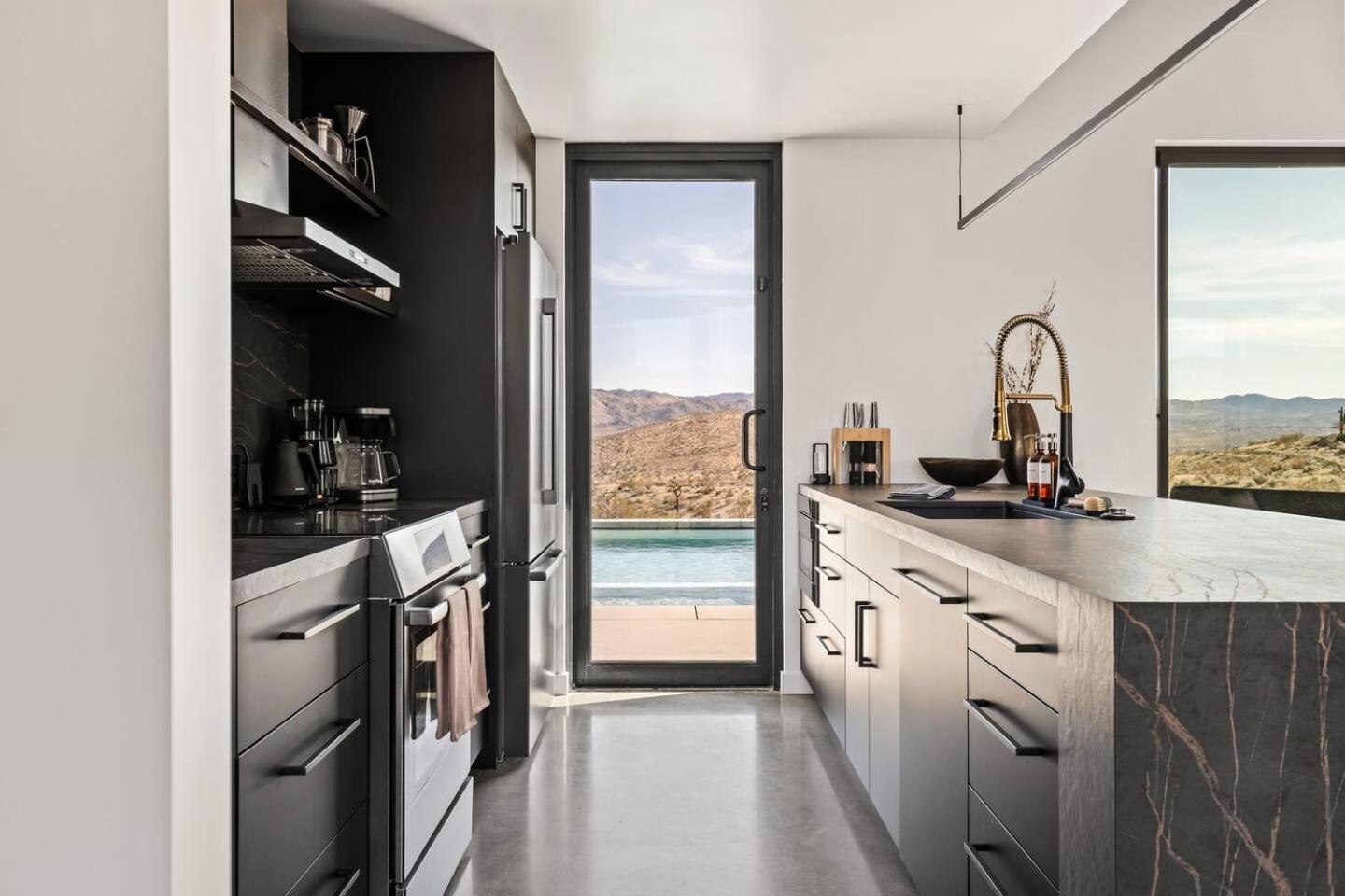 Yin And Yang The Perfect Joshua Tree Retreat - Property Image 154