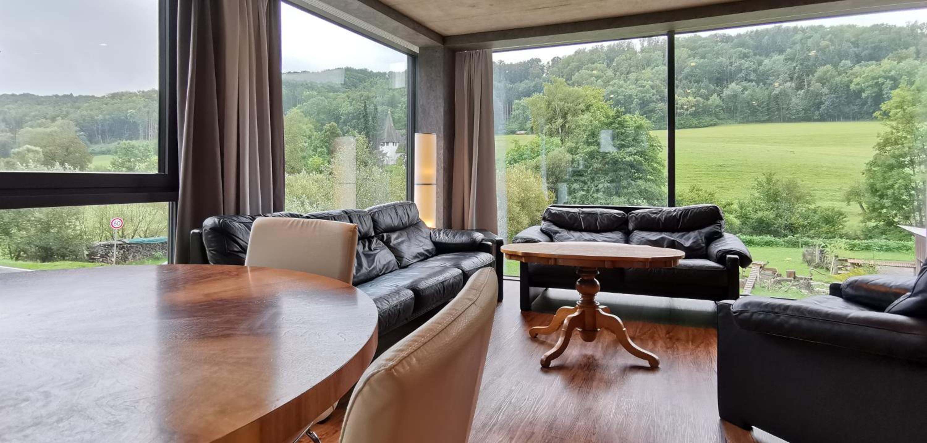 Exklusive Wohnung mit 2 Schlafzimmern für 4 Personen nur 30 Minuten von Zürich entfernt